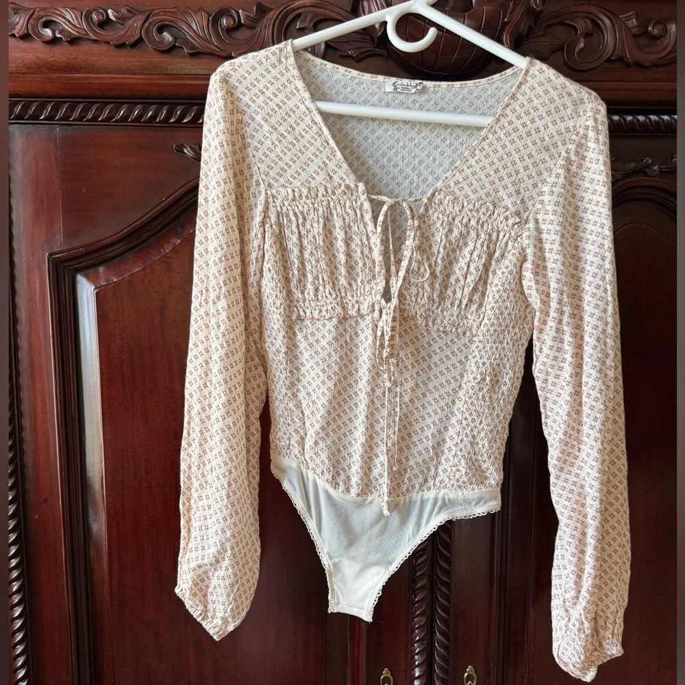 FREE PEOPLE SUNNY MEADOWS TIE FRONT FLORAL BODYSUIT WHITE TAN XS